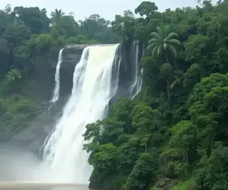 Diferença entre cachoeiras na Amazônia na cheia e na seca