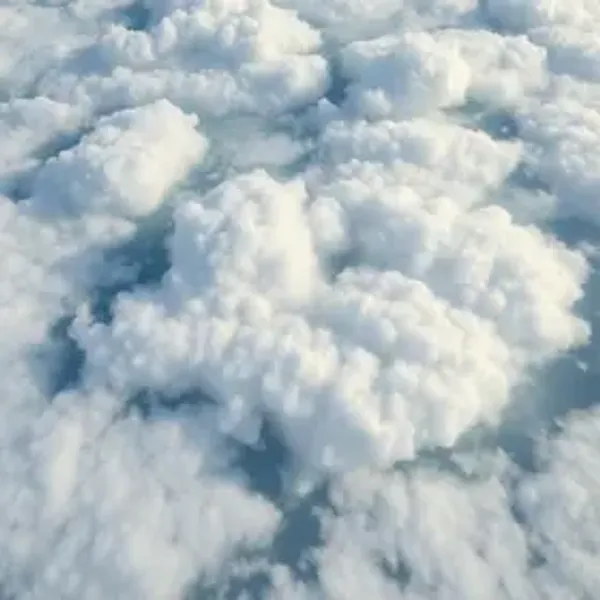 Imagem aérea registra vapores de gás estireno durante resfriamento nesta quinta (16)